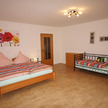 Апартаменты Ferienhaus Alte Schmiede Крумхёрн